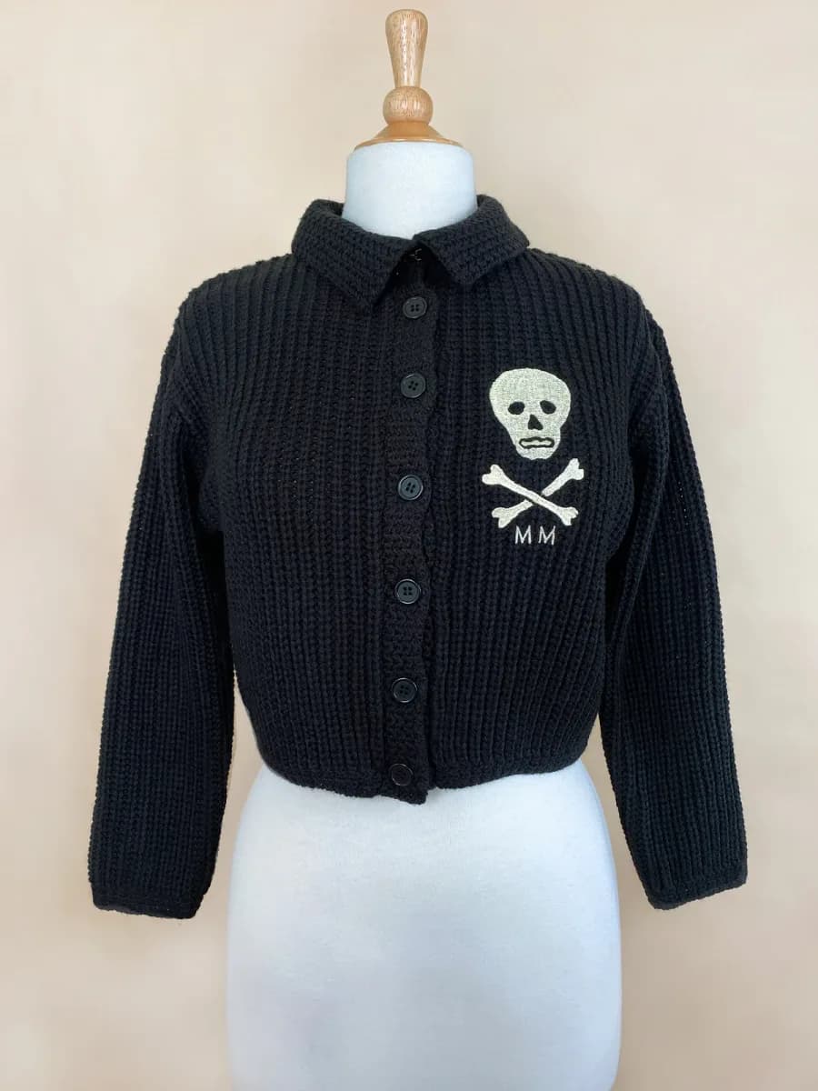 MM skull knit cropped collared sweater in black